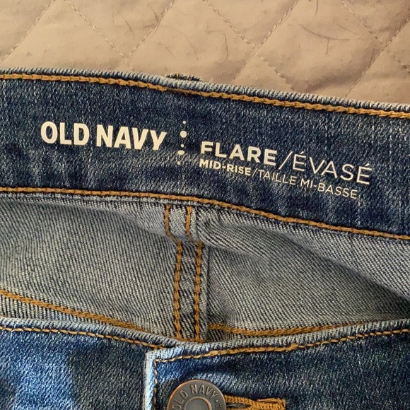 π» Old Navy Cropped Flare Distressed Jeans - Picture 5 of 7